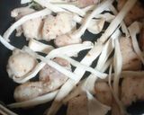 簡単シャキシャキ豆苗と鶏胸バター炒め作り方4写真
