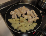 鶏手羽元とじゃが芋の焼肉のたれ炒め作り方3写真