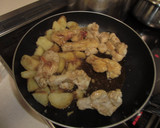 鶏手羽元とじゃが芋の焼肉のたれ炒め作り方5写真