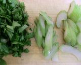 セロリと豚バラの玉ドレ炒め作り方1写真