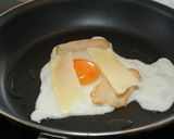 パパの週末朝食メニュー＊チーズハムエッグ作り方3写真