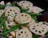 れんこんといんげんの炒め物作り方2写真