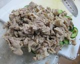 豚しょうが焼きとチーズのサラダ作り方1写真
