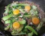 簡単！チンゲン菜とひき肉のとろーり玉子丼作り方4写真
