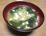 朝食に～じゃがいもとわかめの味噌汁作り方5写真