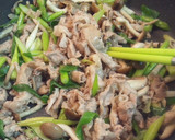 キノコと豚肉のネギ塩炒め。作り方3写真