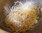 お洒落な一品！鶏ささみのポテトガレット作り方3写真