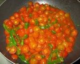 ピリ辛！トマトとピーマンの炒め飯作り方1写真