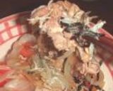 豚薄切り肉とたまねぎを茹でてサラダ作り方3写真