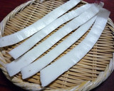 大根の皮の塩昆布炒め☆切り方が決め手！作り方1写真