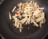m大根の皮とニラの醤油焼きそば作り方3写真