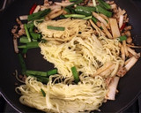 m大根の皮とニラの醤油焼きそば作り方4写真