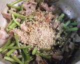 さつまいもの茎と豚肉のおかかゴマ炒め作り方4写真