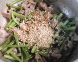 さつまいもの茎と豚肉のおかかゴマ炒め作り方4写真