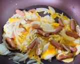 簡単朝食！ミニウインナー卵玉ねぎのケチャップ炒め作り方4写真