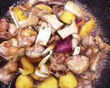 甘辛がおいしい☆鶏とさつまいもの旨煮作り方5写真