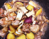 甘辛がおいしい☆鶏とさつまいもの旨煮作り方5写真
