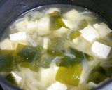 玉葱と豆腐、わかめの味噌汁作り方3写真