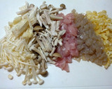 炊飯器任せ！簡単きのこと鶏の炊き込みご飯作り方1写真