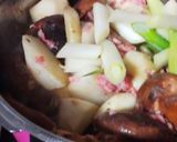 ホクホクしみうまの芋煮汁をどうぞ!w作り方4写真