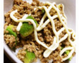 簡単！アボカドと甘辛挽肉の丼ぶり作り方7写真