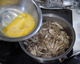 フワフワ卵としめじのお吸い物♪作り方4写真