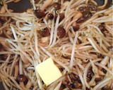 うまッ☆もやしとしめじのバターカレー炒め作り方4写真