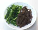 さつまいもと蒟蒻の彩煮炒め作り方2写真