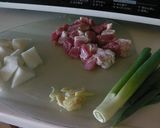 豚バラと冬大根の炒め煮。作り方1写真