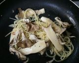 簡単お家で作る☆きのこのペペロンチーノ作り方4写真