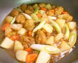 鶏唐揚げとじゃが芋の炒め煮作り方3写真
