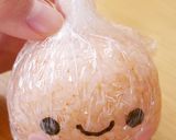 ラップ付きおにぎり☆りんごちゃんキャラ弁作り方5写真