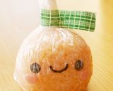 ラップ付きおにぎり☆りんごちゃんキャラ弁作り方6写真