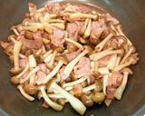 ベーコンと豆苗としめじの簡単炒め♪作り方3写真