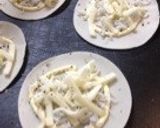余った餃子の皮で♡しらすのおつまみピザ作り方2写真