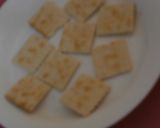 おつまみ✿トマトとバジルのクラッカー乗せ作り方1写真