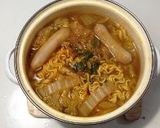 キムチ鍋風のお一人様ラーメン鍋♬♫作り方4写真