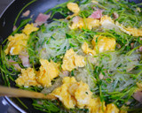 簡単ヘルシー♪豆苗と春雨の卵炒め作り方7写真