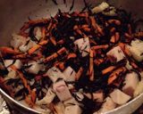 里芋入りで立派なおかず＊ひじきの煮物作り方2写真