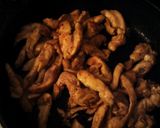 塩麹に漬け柔らか胸肉のヘルシーもやし炒め作り方3写真