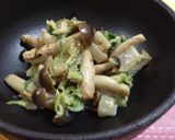 白菜としめじの醤油マヨ和え作り方5写真