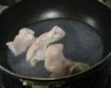 鶏皮とピーマンのナンプラー炒めもの作り方2写真