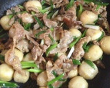 里芋と豚肉の味噌バターネギまみれ作り方3写真