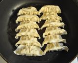 粉チーズで簡単＊羽根つき餃子♫作り方2写真