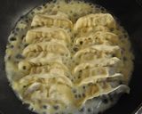 粉チーズで簡単＊羽根つき餃子♫作り方3写真