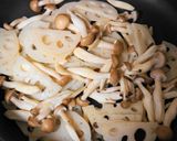 ご飯のお供に！きんぴら蓮根しめじ作り方5写真