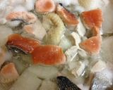 野菜と鶏と鮭の鍋作り方2写真