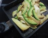 アボカドとエリンギのガーリックバター醤油作り方4写真