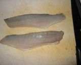 スズキ（セイゴ）のムニエル　しそ梅風味作り方1写真