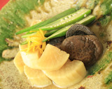大皿に盛り付けた冬の大根煮物作り方1写真